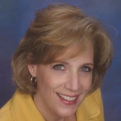 Linda Reinhard headshot